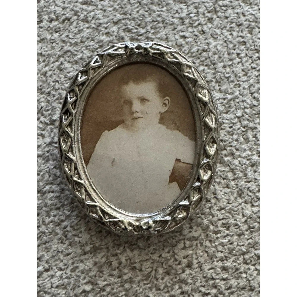 Picture Brooch Add Picture of: Art Work, Scenery, Name Tag,or Loved One